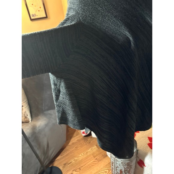 Converse One Star pull over sweater. - Picture 3 of 7